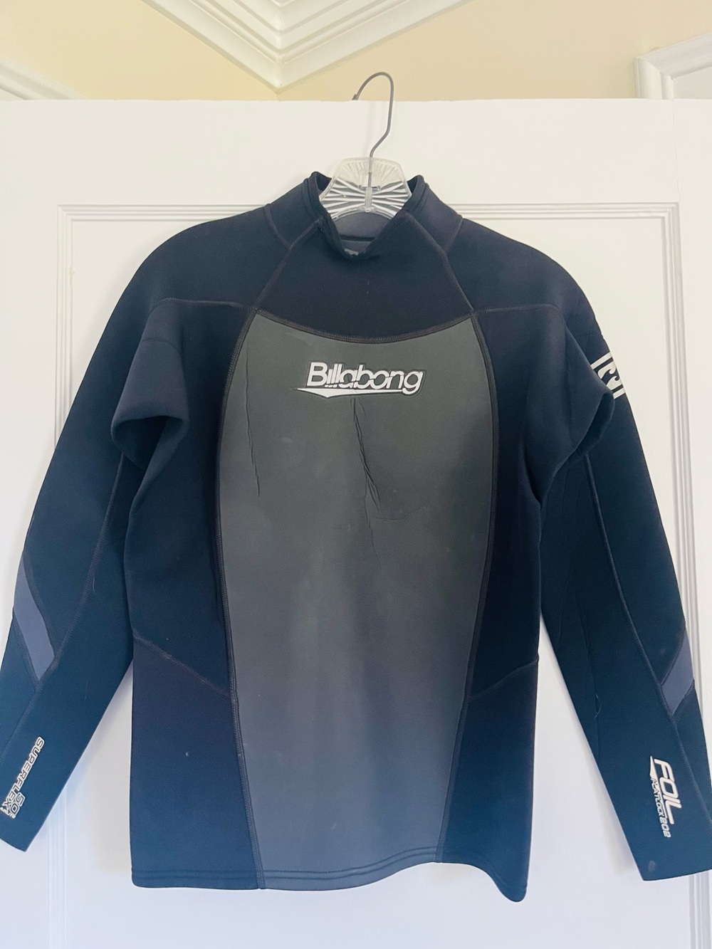 Billabong Men's Black and Charcoal Surf Rash Guard Pullover Size Large